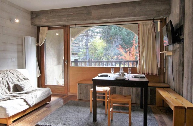 Appartement à Chantemerle, 6 pers. avec Terrasse et Garage, Proche des Pistes - Wifi Inclus - FR-1-330E-109