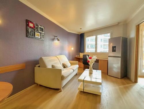 Appartement 2P Balcon proche La Defense Arena Parking Gratuit