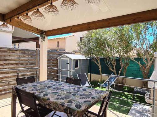 Appartement 3 pièces climatisé, terrasse, 6 couchages, parking privé, animaux admis - FR-1-326-673