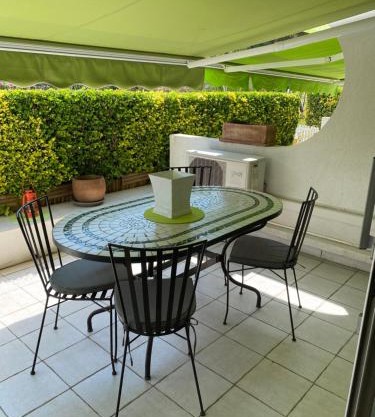 Appartement 4 personnes avec terrasse et piscine proche plage et commerces