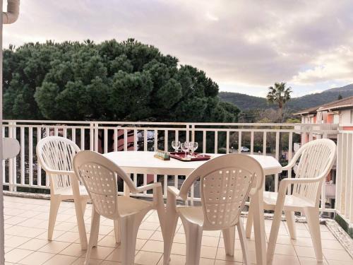 Appartement 4P avec Terrasse et Parking Privé à 300m de la Plage de Cavalière - FR-1-251-539