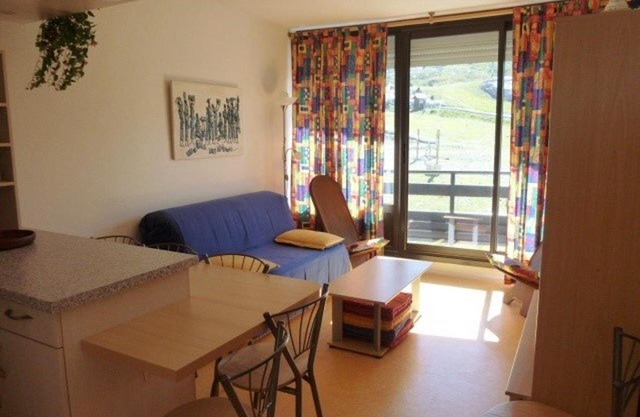 Appartement 6 pers avec balcon, accès pistes, parkings et casier à skis - FR-1-602-60
