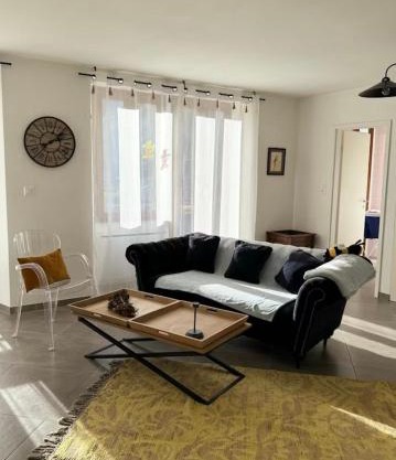 Appartement 70m2, entrée autonome, lit 180x200, terrasse privée, parking gratuit