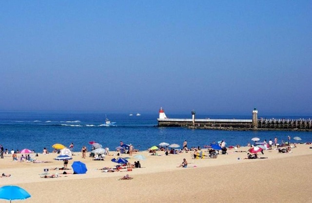 Appartement 95 m2 Terrasses,la Plage en face à 50m, Vue Mer latérale, proche port!