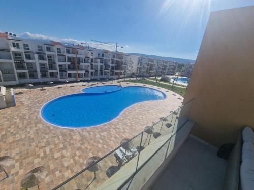 Appartement agréable et lumineux vue sur piscine WIFI