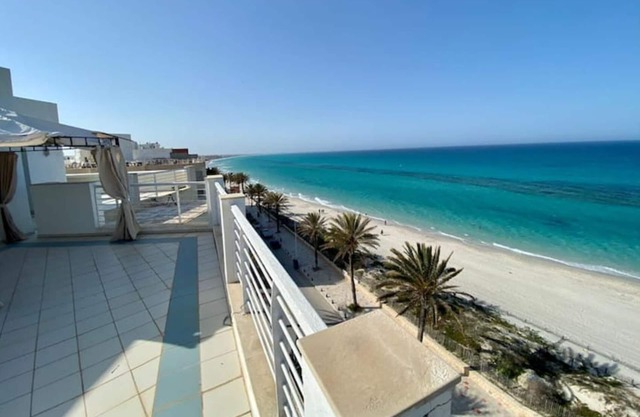 Appartement au Bord de la mer Avec Terrasse