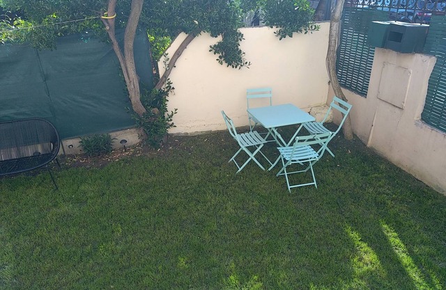 Appartement Avec Jardinet à 10mn du Métro