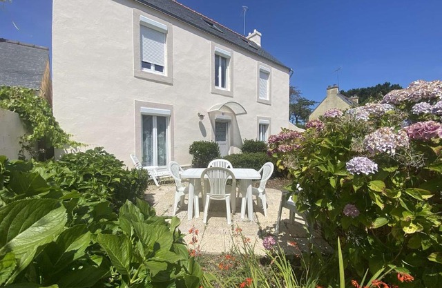 Appartement avec jardin proche plage et port, 2 chambres, parking privé, équipements complets - FR-1-481-56