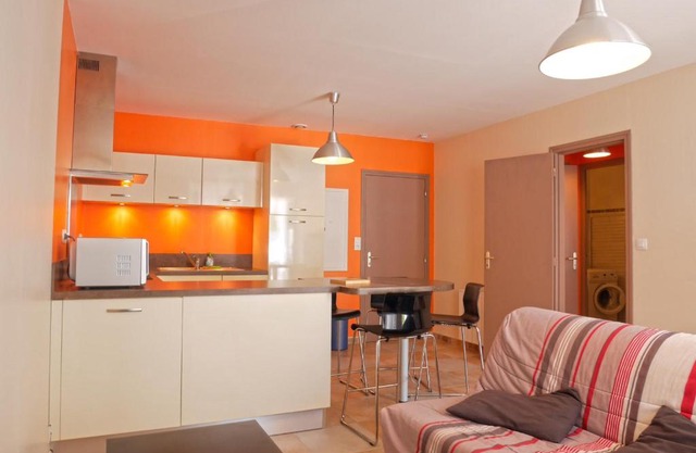 Appartement Calme avec Internet, Proche Commerces et Plages, 3 Étoiles, Ménage Inclus - FR-1-418-95