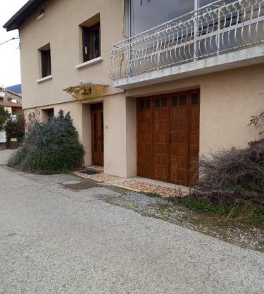 Appartement charmant a Thueyts avec cheminee et parking