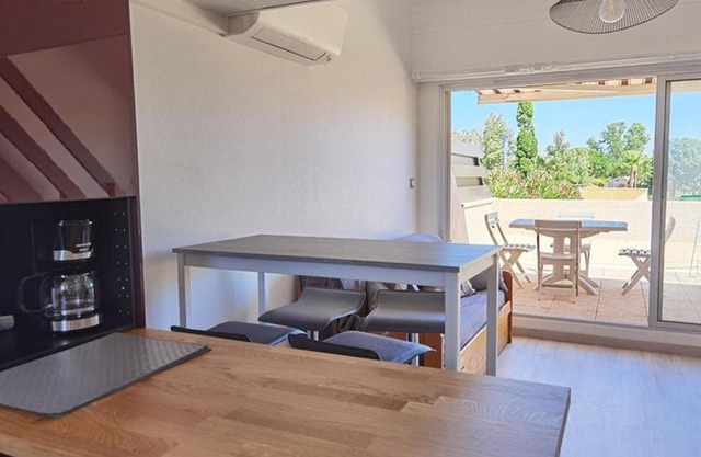 Appartement Climatisé 2 Pièces avec Terrasse et Parking - Classé 2 Étoiles - FR-1-326-690