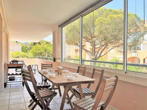 Appartement climatisé avec piscine, terrasse et parking - 6 couchages, près de la plage - FR-1-251-451