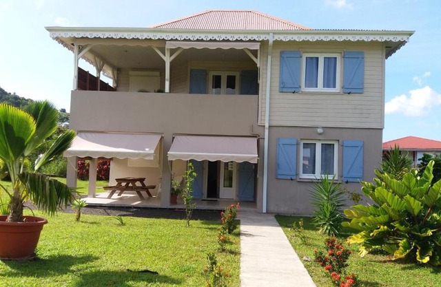 Appartement confortable aux Trois Îlets - 85 m² - Vue montagne