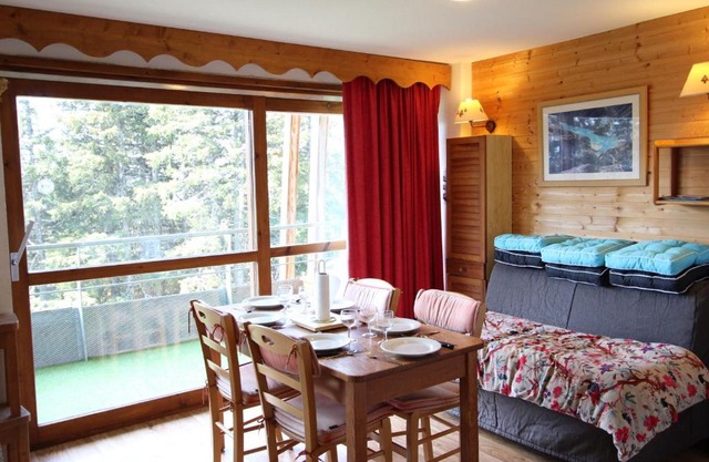 Appartement confortable à Chamrousse 1700, 2ème étage, terrasse sud, proche pistes et commerces - FR-1-549-126