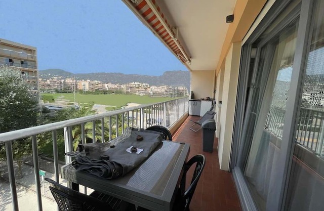 appartement cosy à 100m de la plage, CLIM, WIFI, piscine
