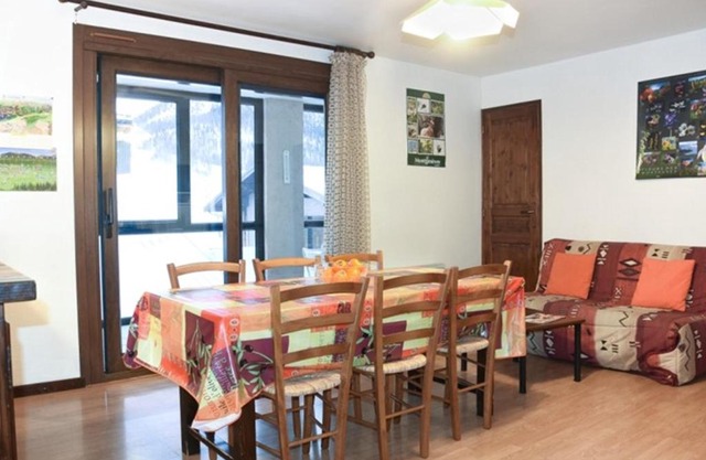 Appartement cosy 6/7 pers, au centre de Montgenèvre, exposé sud, loggia et casier à skis. - FR-1-266-109