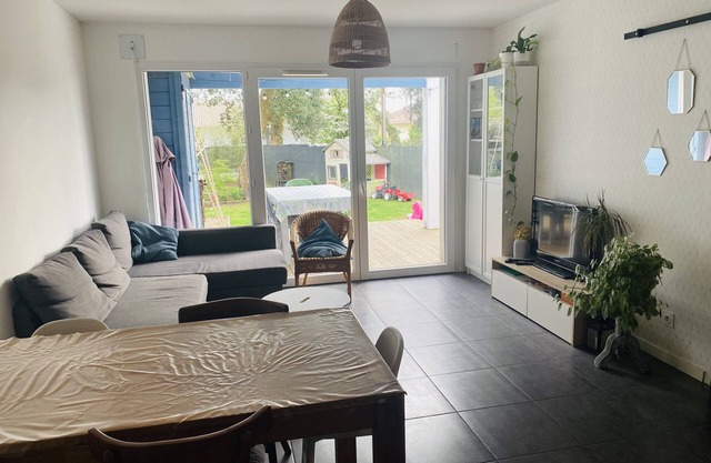 Appartement Cosy Avec Jardin et Parking à 5 Minutes de la Plage
