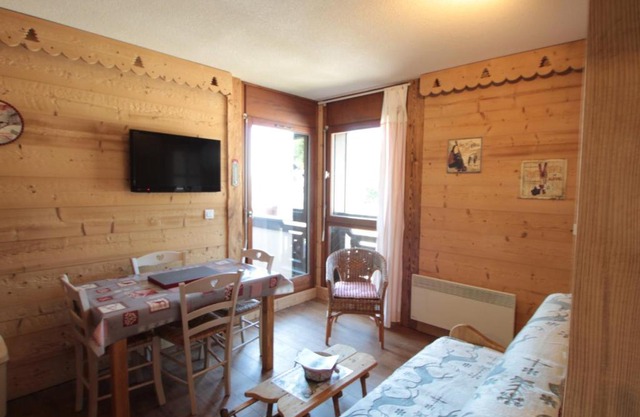 Appartement cosy 4 pers au pied des pistes avec parking, balcon, lave-vaisselle et services additionnels - FR-1-572-87