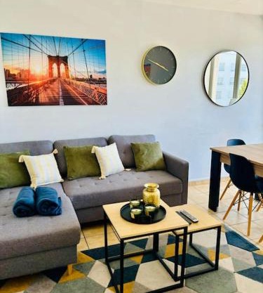 Appartement Cosy Mérignac centre proche Tram, Parking