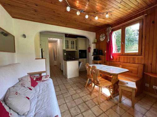 Appartement cosy pour 4 pers avec terrasse, proche commerces et télécabine à Morillon - FR-1-642-43