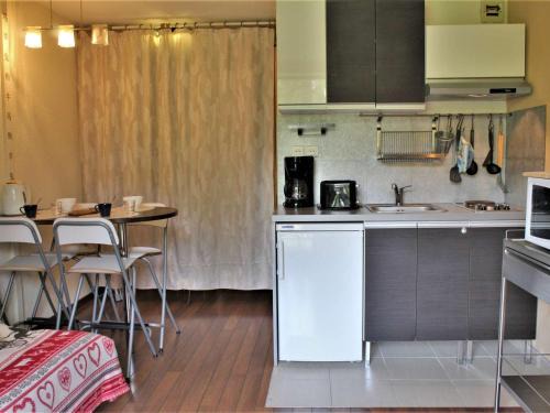 Appartement cozy à Risoul 1850 : 2 pièces, 4 couchages, parking gratuit, casier à ski, navette proche - FR-1-330-135