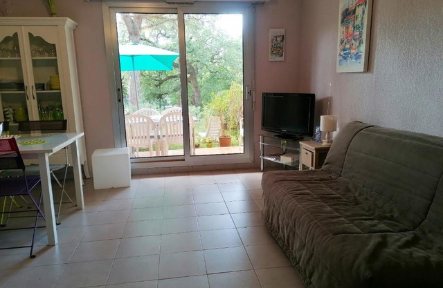 Appartement d'une chambre avec piscine partagee et jardin amenage a Saint Raphael a 5 km de la plage
