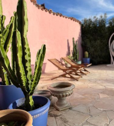 Appartement dans villa, parking, accès piscine