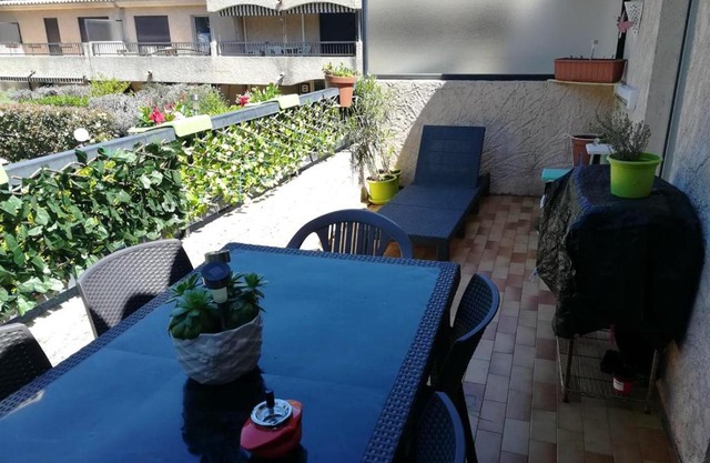 Appartement de 2 chambres avec terrasse amenagee et wifi a Saint Raphael a 3 km de la plage