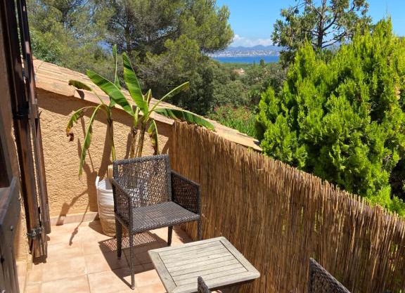 Appartement de vacances au calme absolu, vue mer.