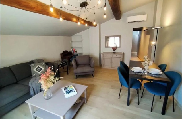 Appartement duplex centre historique avec patio