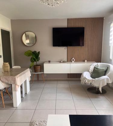 Appartement rénové , Climatisé, Terrasse, Parking en sous sol