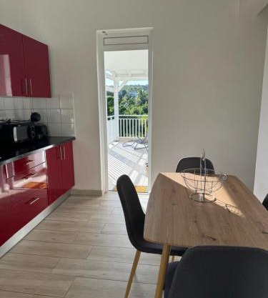 Appartement lumineux tout confort avec terrasse, idéalement situé entre mer & montagne