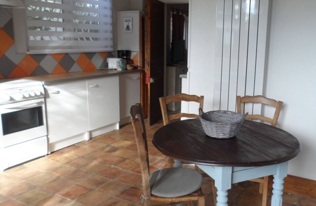 Appartement Lumineux Typique de Provence + Terrasse + Parking Dans Hameau Calme