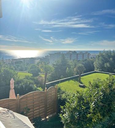 Appartement lumineux Vue Mer, Piscine et tennis