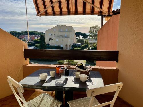 Appartement moderne 2 pièces avec balcon et parking à La Londe-les-Maures - FR-1-826-2