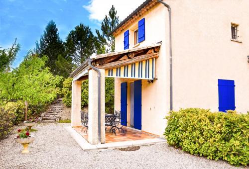 Appartement moderne à La Roche-sur-le-Buis, avec piscine.