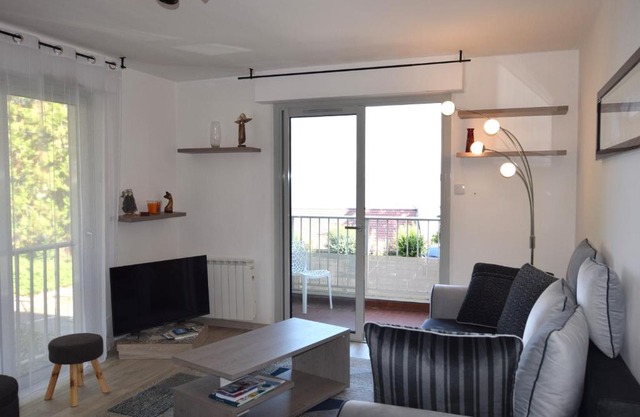 Appartement moderne avec balcon à Évian-les-Bains - FR-1-498-80