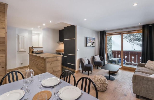 Appartement moderne à Méribel avec accès direct pistes, piscine et spa - FR-1-566-18
