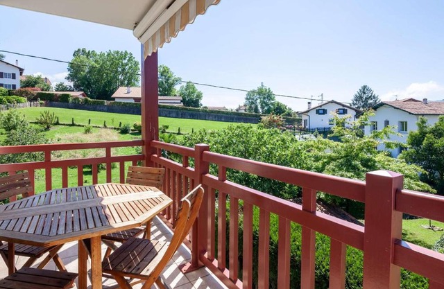 Appartement Moderne avec Balcon, Proche Centre et Plage, Piscine et Parking, Hendaye - FR-1-2-399