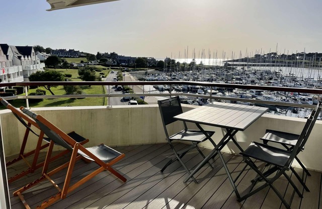 Appartement Moderne vue mer et Port à Louer Pour six Personnes