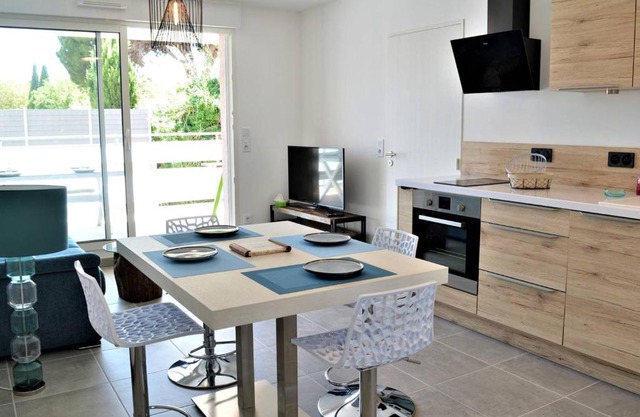 Appartement Neuf avec Clim à 2 Pas de la Plage - 4 Couchages, Garage Inclus - FR-1-226B-85