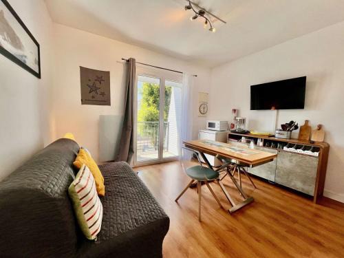 Appartement rénové 2p 36m² à Quiberon - près plage, balcon ouest, tout équipé - FR-1-478-50