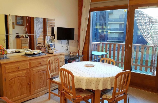 Appartement rénové 3 pièces avec garage - La Joue du Loup - FR-1-504-158