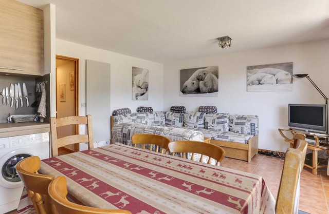 Appartement rénové 4 pièces, 8 pers, près des pistes, Vallandry, parking, balcon sud - FR-1-411-154