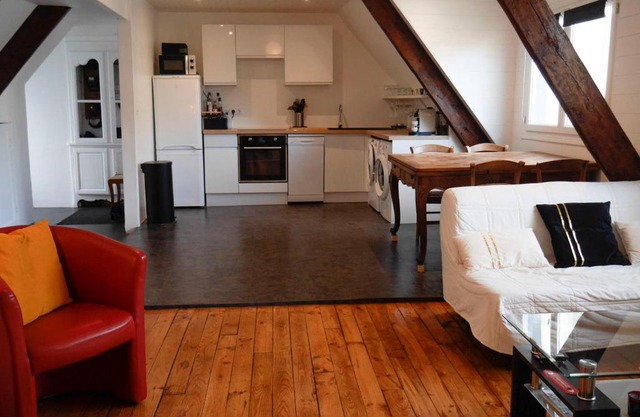Appartement rénové au centre du Palais, proche plage et commodités - FR-1-418-226
