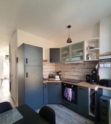 appartement rénové et lumineux a mers les bains au dessus d'un ancien commerce mersois en duplex pour 4 personnes pour du repos, des vacances ou pour le travail