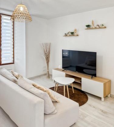 Appartement rénové, lumineux au centre de Vic
