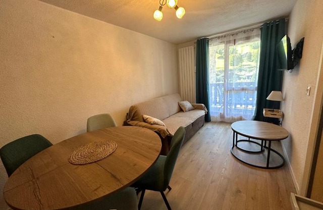 Appartement rénové plein centre, 4 personnes, 1 chambre, 1 coin montagne - VLI37