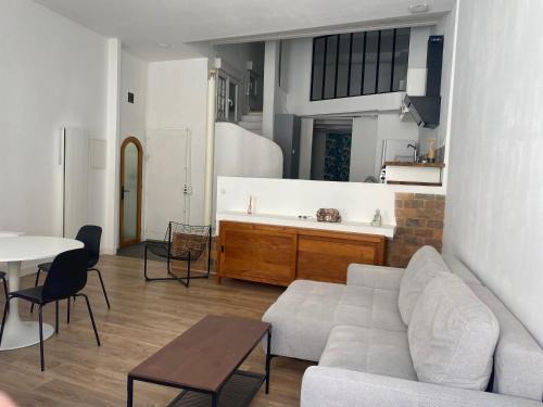 Appartement rénové plein centre