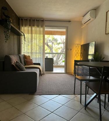 Appartement Résidence Santa Barbara avec Piscine et à 750m de la Plage